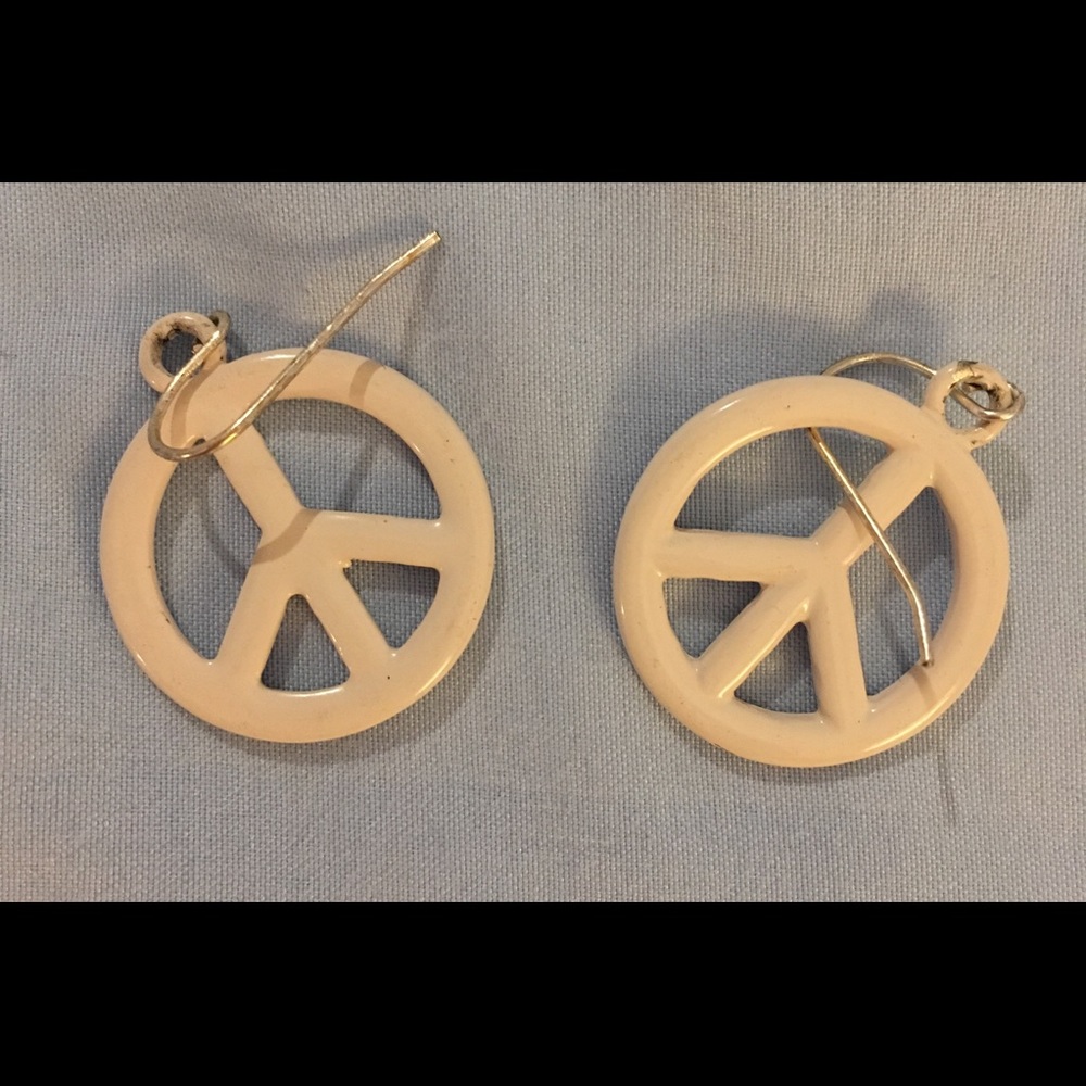 White Peace Sign earrings ✌🏼 ☮️ 💗